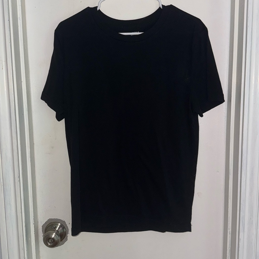Casual black t-shirt